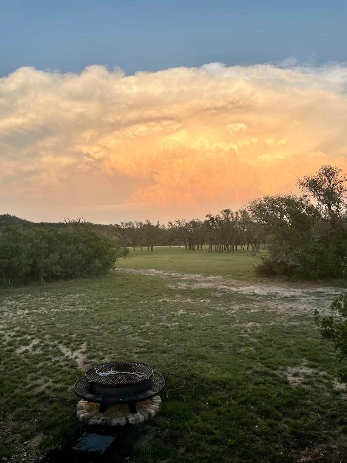 City On A Hill At Spring Creek Fredericksburg Bagian luar foto