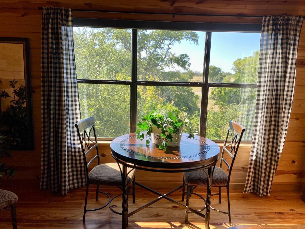 City On A Hill At Spring Creek Fredericksburg Bagian luar foto