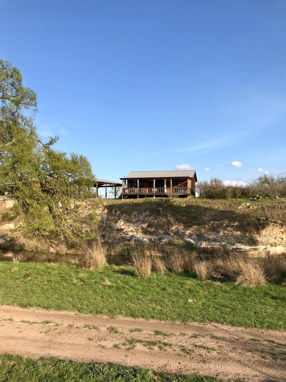 City On A Hill At Spring Creek Fredericksburg Bagian luar foto